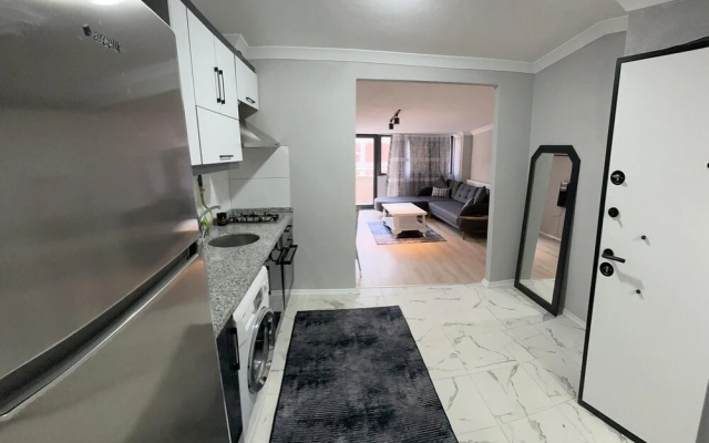 Modern Apartment with Balcony in Esenler