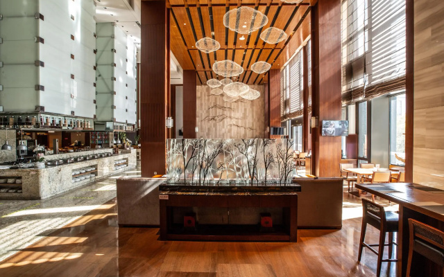 Swan Lakeview Hotel