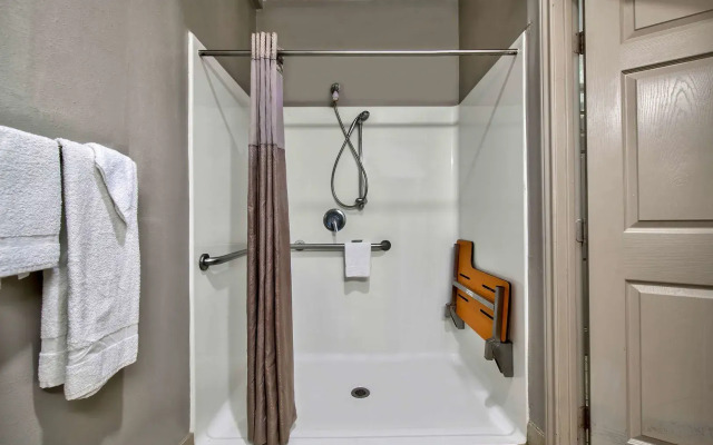 OYO Townhouse Beaumont Medical Center Area I-10