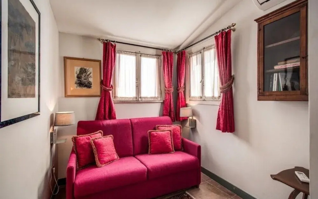 Wonderful Apartment With Balcony In Piazza Margana