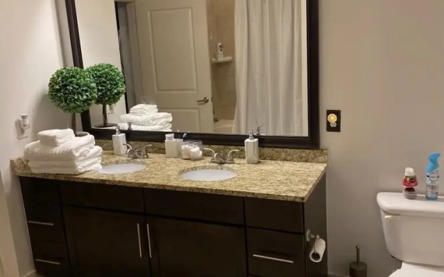 2 Two King Bed Buckhead Condo