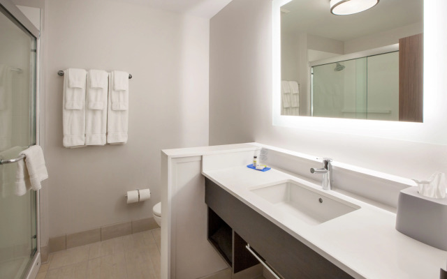 Holiday Inn Express & Suites Blackwell by IHG