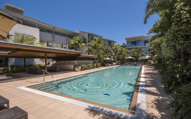 Bale Beach Front Resort Home Apartment 1128