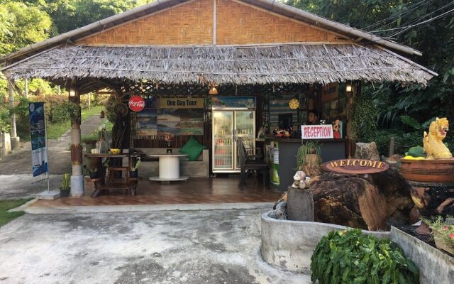 Отель Lanta Mattia Bungalows And Resort Ланта гостиничный бар