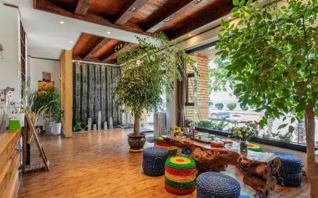 Jiatu Scenic Hotel (Dali Erhai Park Railway Station)