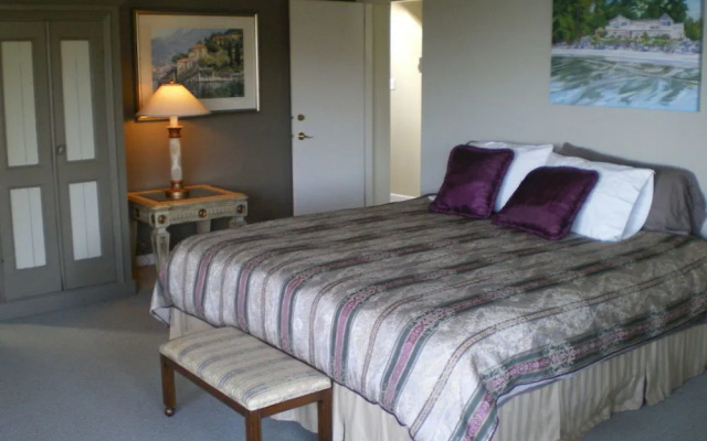 Weirs Beach Lodge Victoria