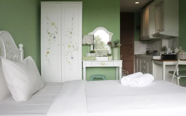 Stylish & Comfortable Studio at Beverly Dago Apartment