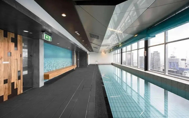 Stylish QV 2BR City Stay & Views