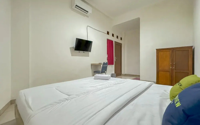 Urbanview Hotel Maharani Garut