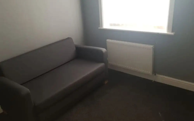 Gateshead's Amethyst 3 Bedroom Apt, Sleeps 6 Guest