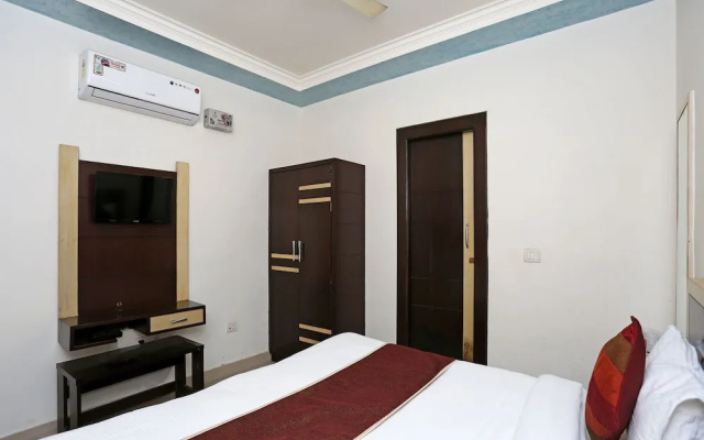 OYO 14220 Hotel BR Plaza