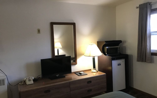 Colonial Inn Dyersville