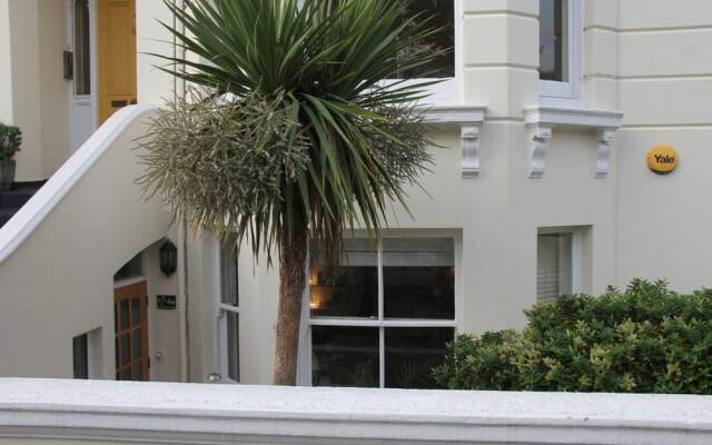 Апартаменты Central Brighton 2 Bedroom Apartment вид на фасад