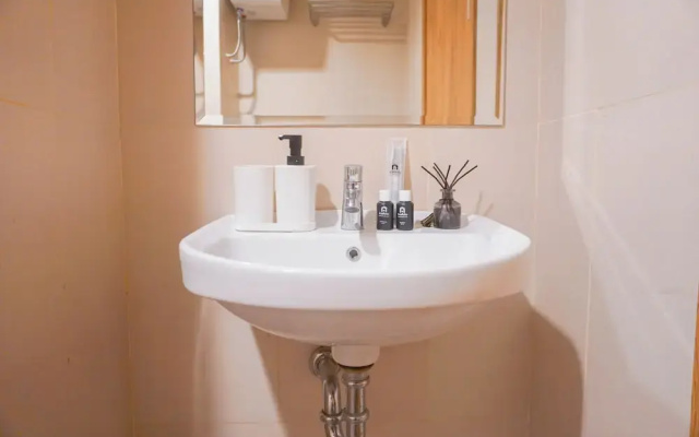 Comfortable Studio Room at LRT City Jatibening