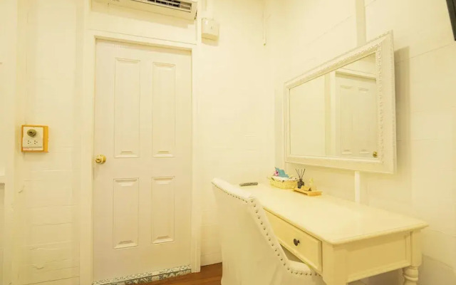 RoomQuest Baan Khun Phra The Iconic