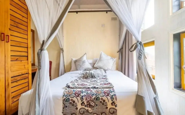 Avril Guest Lodge