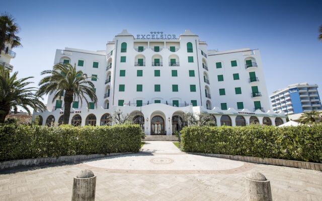 Grand Hotel Excelsior вид на фасад