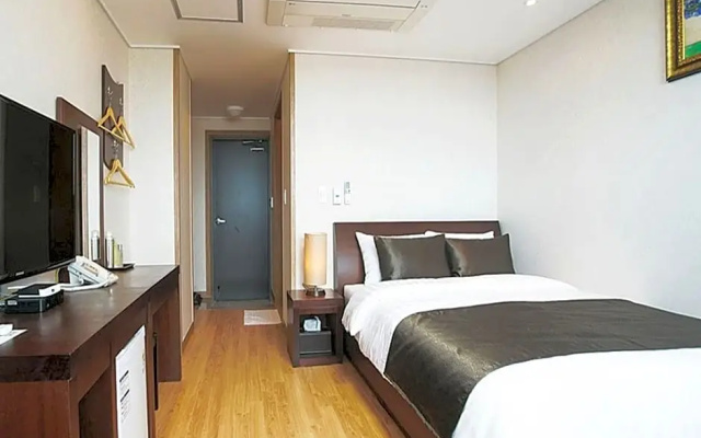 Iris Hotel