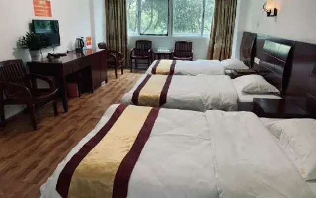 Longling Jinlong Hotel