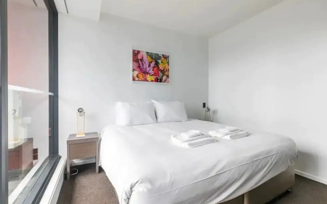 2 BR APT w/ Private Balcony + Netflix near Spark!