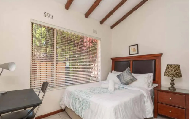 Birdsong in Sandton and Charming Townhouse Retreat