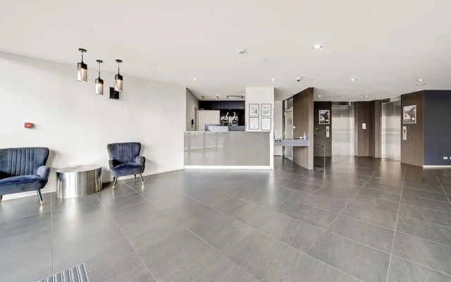 Comfy Lakeside 1-bed With Secure Parking