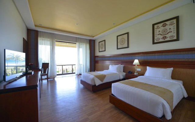 Ngwe Saung Yacht Club & Resort