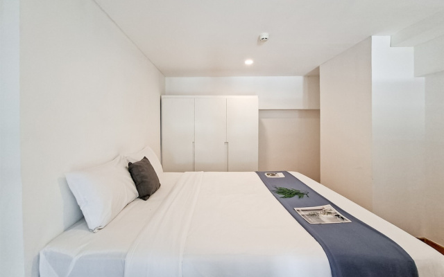 Cozy White Loft Studio At Kingland Avenue Apartment