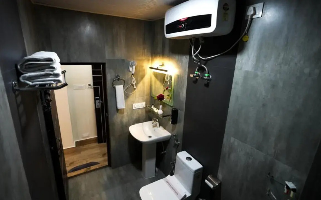 7 Mirror Hotel