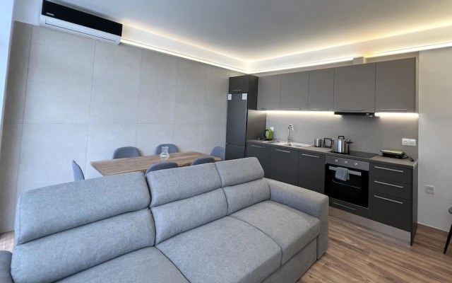 Penthouse & Apartments by the Sea near Airport