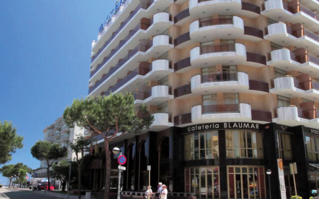 Hotel Blaumar вид на фасад