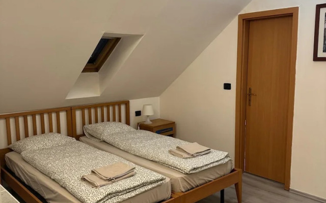 1 Bed Flat - Sleeps 4 - Pets - Smoking on Terrace