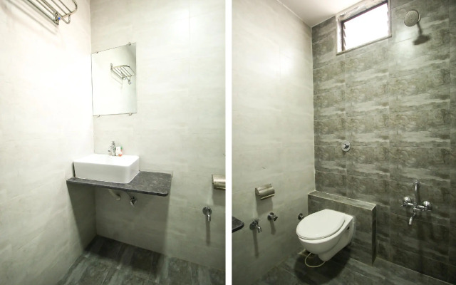 OYO 8864 Hotel Royal City