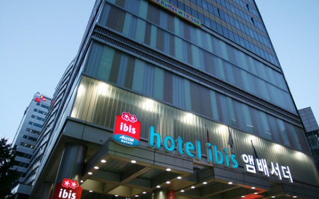Отель ibis Ambassador Seoul Myeongdong Южная Корея, Сеул - 1 отзыв об отеле, цены и фото номеров - забронировать отель ibis Ambassador Seoul Myeongdong онлайн вид на фасад