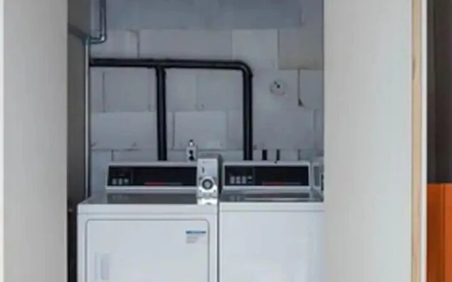Commercial Homes - Private rooms w Shared bath downtown SFO