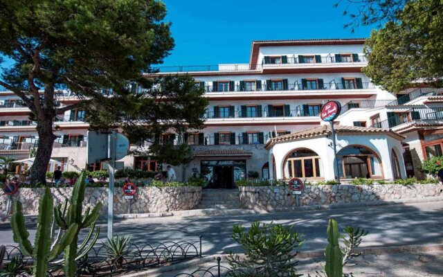 Hotel Cala Fornells вид на фасад