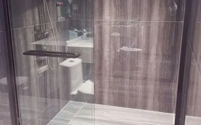 Quxian Jinshangyuan Business Hotel
