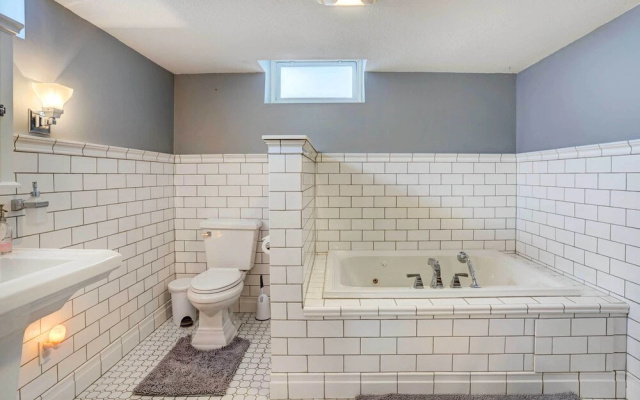 Charming Minneapolis Home < 1 Mi to Lakes!