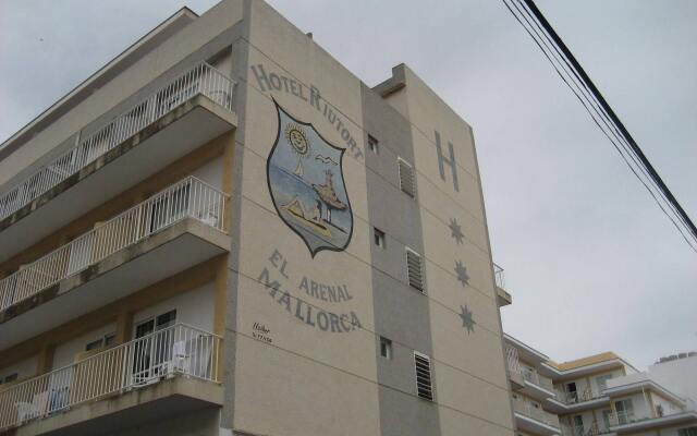 Hotel Riutort вид на фасад