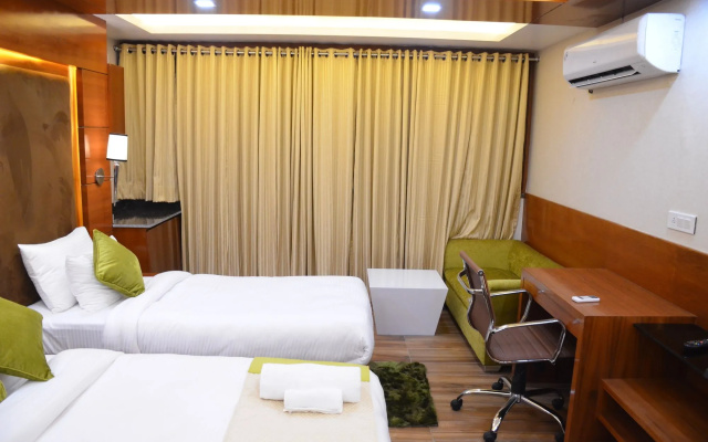Hotel Platinum Palace Near Medanta Hospital Sector 38