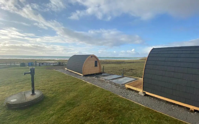 Kirkapol Pod Sleeps 2 With Ocean Views