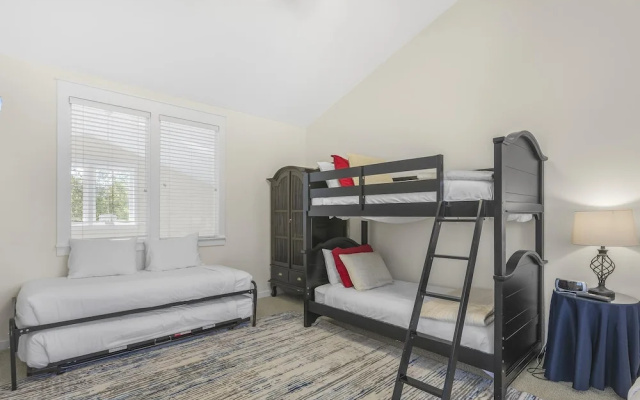 1285 Laurel Grove 'seabatical'
