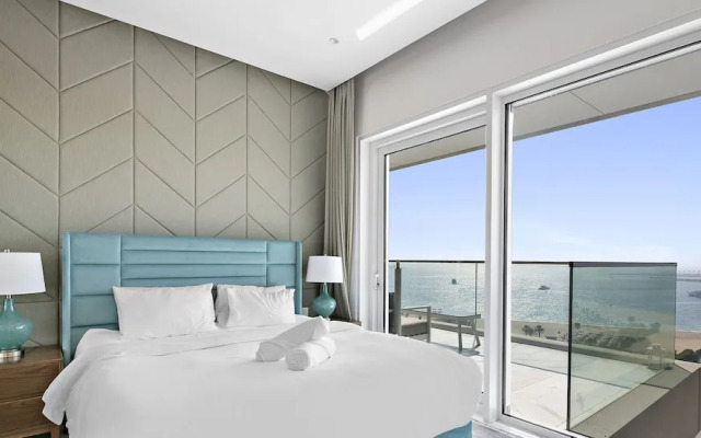 WelHome - Luxe Apt With Dazzling Views Steps From The Beach