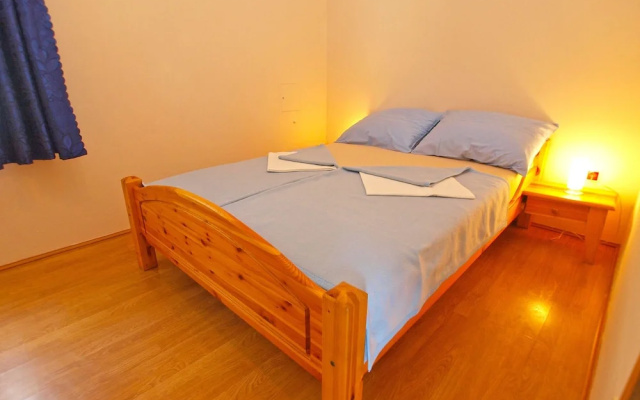 Apartment 1160