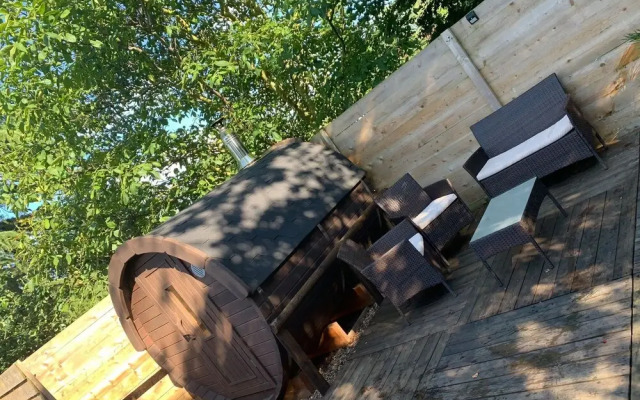 Oak Lodge Retreat - Glamping 2