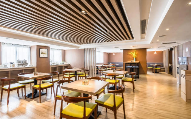 Atour Hotel Pingliang Lvdi Plaza
