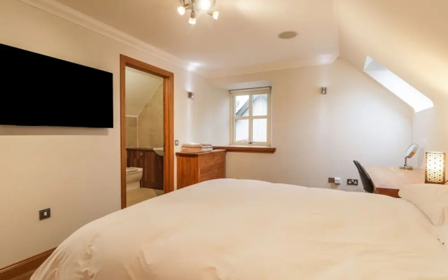 1 The Coach House