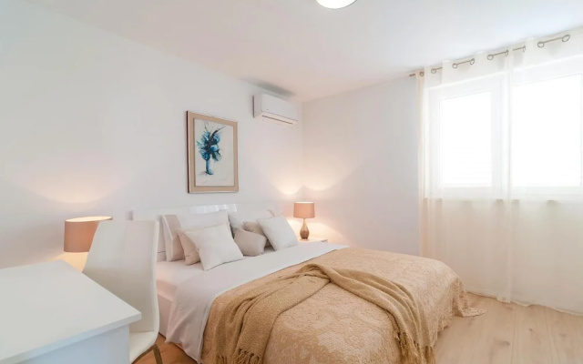 Nice Apartment in Podstrana With 2 Bedrooms and Wifi