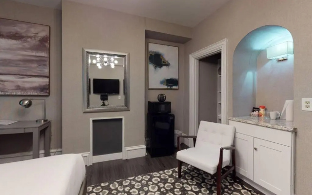 L 3-33 Stylish Private Studio in Boston!