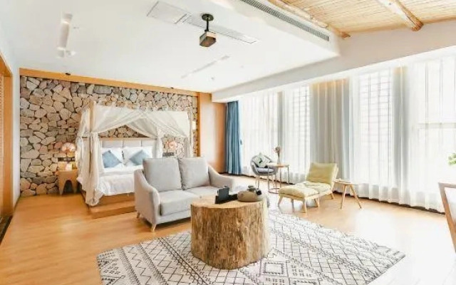Live and Life Hotel